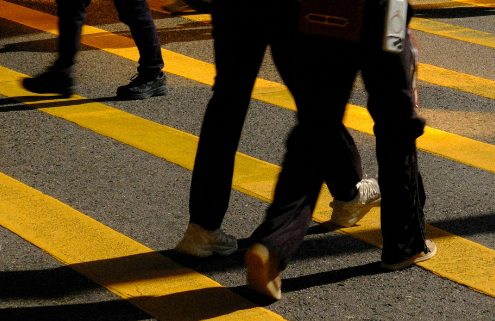 Legal Rights of Pedestrians in Mid-Block Crossing Accidents